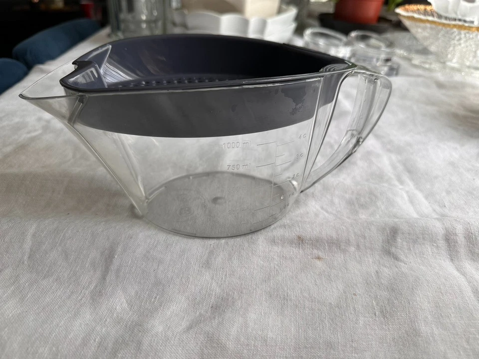 Trudeau Maison Fat Separator 4 Cup-Grey THANKSGIVING 2024 HOLLIDAYS - Image 1 of 4