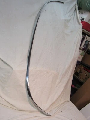 Chrysler New Yorker St. Regis 1955 Deluxe cristal trasero moldura inferior Foto 1 de 4