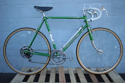 RESTORED 1974 Peugeot UO-8 22" Steel 10 Speed 27" Deluxe Touring Road Bike Green - Image 1 of 4