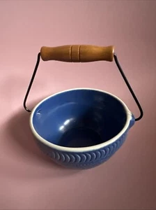 Vintage Tender Heart Treasures Crock Bowl Handle Pottery Peacock Blue - Picture 1 of 7