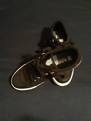 Tenis K-Swiss Low GS negro/blanco talla 6,5 GS Foto 1 de 3