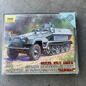 ZVEZDA 1/100 WWII GERMAN HANOMAG PERSONNEL CARRIER SD.KFZ. 251/1 - Picture 1 of 4