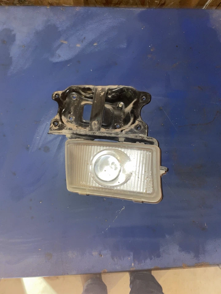 Противотуманные фары для правой стороны Mitsubishi 3000GT 1991-1993 OEM ПАССАЖИРСКИЕ - Изображение 1 из 2