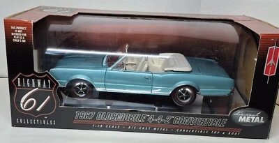 1967 Oldsmobile 4-4-2 кабриолет шоссе 61 литой 1:18 автомобиля - Aquamarine синий - Изображение 1 из 4