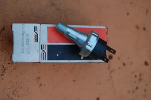 Interruptor de presión de aceite Borg Warner S371 80-81 Buick 78-85 Chevy 77-87 Chevy Truck - Imagen 1 de 1