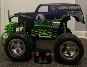 Huge 1:6 TYCO RC GRAVE DIGGER Monster Jam Truck With Remote - Picture 1 of 24