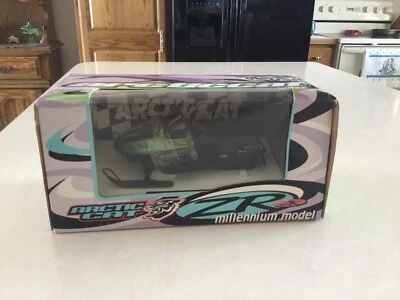 2000 Arctic Cat Zr Millennium Model 1:18 Scale Diecast Snowmobile Box Faded - Image 1 of 4