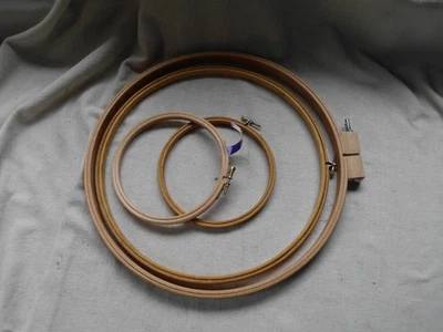 TAPESTRY EMBROIDERY SEWING WOODEN HOOPS OF VARIOUS SIZES (4) FROM 13.5" TO 6" - Image 1 of 4