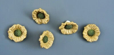 POPPY FLOWER - SMALL CLOTHING BUTTON - SET OF 5 - Image 1 of 3