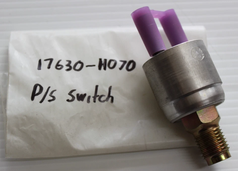 VÁLVULA DE CONTROL DE AIRE ORIGINAL TOYOTA #17630-11070 Foto 1 de 3