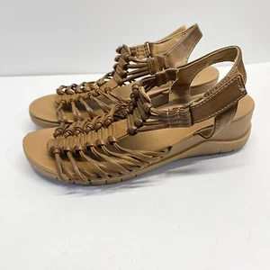 Sandalias de cuña Bare Traps Cagney para mujer 8 M marrón tostado imitación cuero punta abierta latón - Imagen 1 de 6