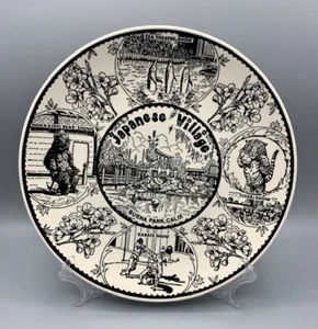 Piatto Souvenir Village Giapponese Buena Park CA Ironstone Ence Nazionale RARO Bello - Foto 1 di 12