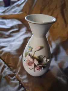 Vtg Porcelain Mini-Vase Made By Lefton With Flowers, Gold Trim, 4"T, Chips - Picture 1 of 5