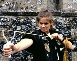 Doctor Who Autograph: SOPHIE ALDRED (Silver Nemesis) Signed Photo - Picture 1 of 1