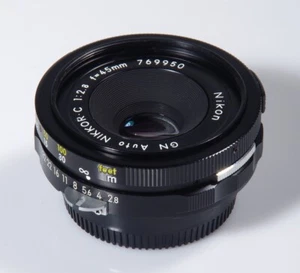 NIKON NIKKOR 2,8 /45mm GN NIKKOR C 45mm 2,8 NIKON AI Nikon F FM FM2 FM3a FA FE2 - Foto 1 di 5