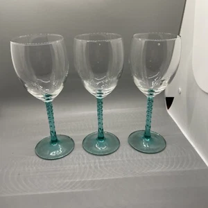 Set of 2 Wine Glasses Etched Grapes Green Twisted Stem 8 in -Beautiful - Picture 1 of 4