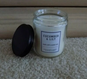 Bath & Body Works CUCUMBER AND LILYSingle Wick Candle  7 oz - Picture 1 of 1