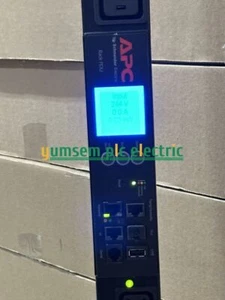 APC Schneider PDU 3x C19 21x C13 outlets AP8941 250V L6-30P 30A 200V+ 208V 5kVA - Afbeelding 1 van 6