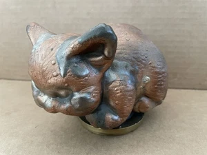 Vintage METALLGUSS MESSING Spielzeug Form KATZE KÄTZCHEN hockendes Quetschspielzeug - Bild 1 von 14