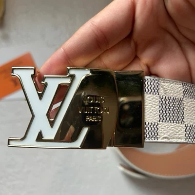 Cinturón de cuero Louis Vuitton para hombre blanco/dorado de cualquier talla Foto 1 de 4