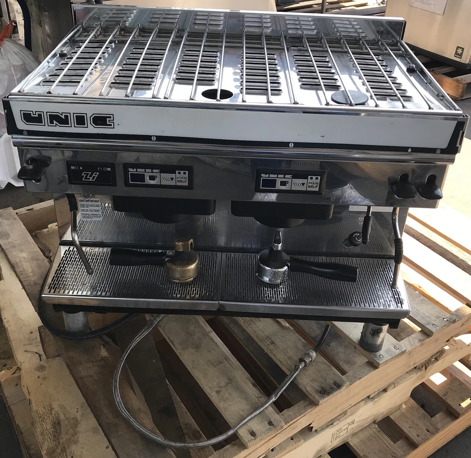 Máquina de café espresso comercial Unic Zi Double Linea 2 Group AV volumétrica Foto 1 de 4