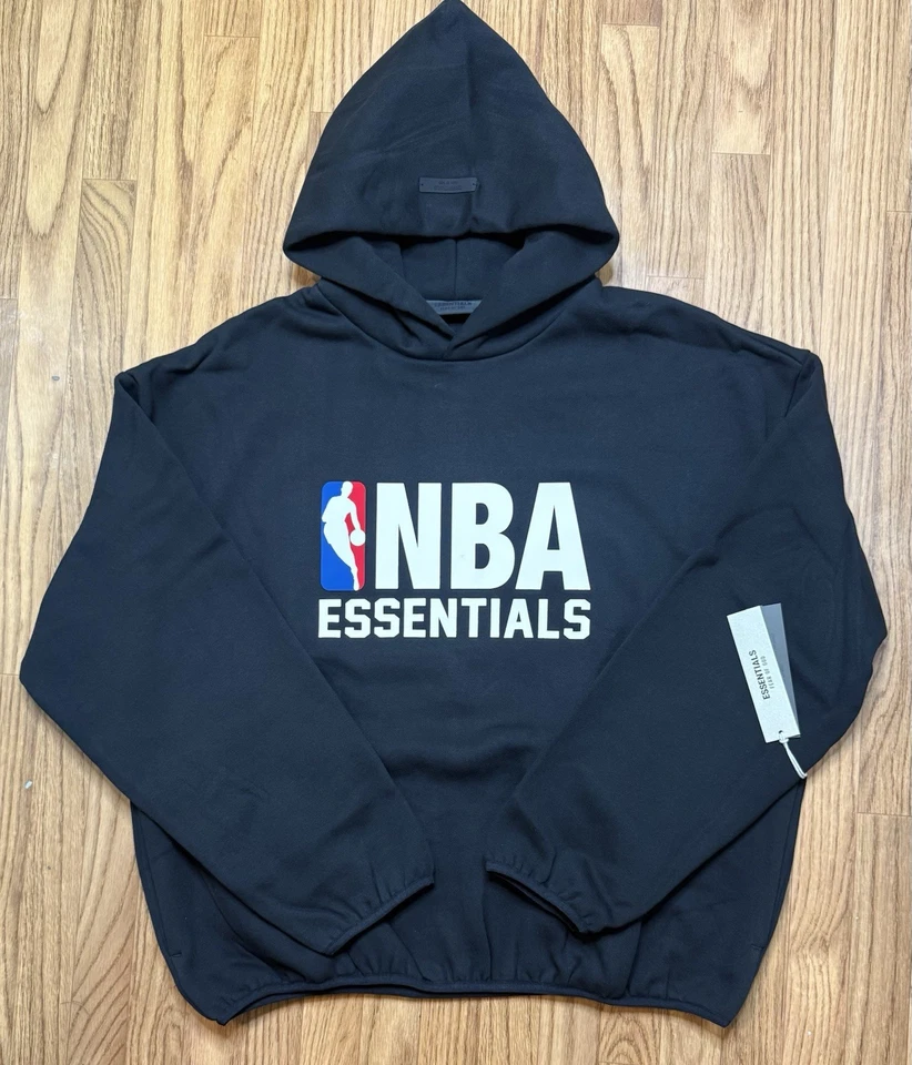 Sudadera con capucha Fear of God Essentials NBA negra GRANDE Foto 1 de 4