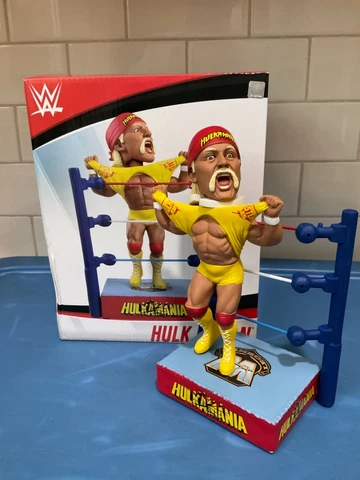 FOCO / Forever Collectibles W.W. Legends  Hulk Hogan ..... Hulkamania BobbleHead Cover