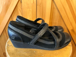 SKECHERS SCHWARZ MARY JANE STIL KEILABSATZ SCHUHE GRÖSSE 10 - Bild 1 von 9