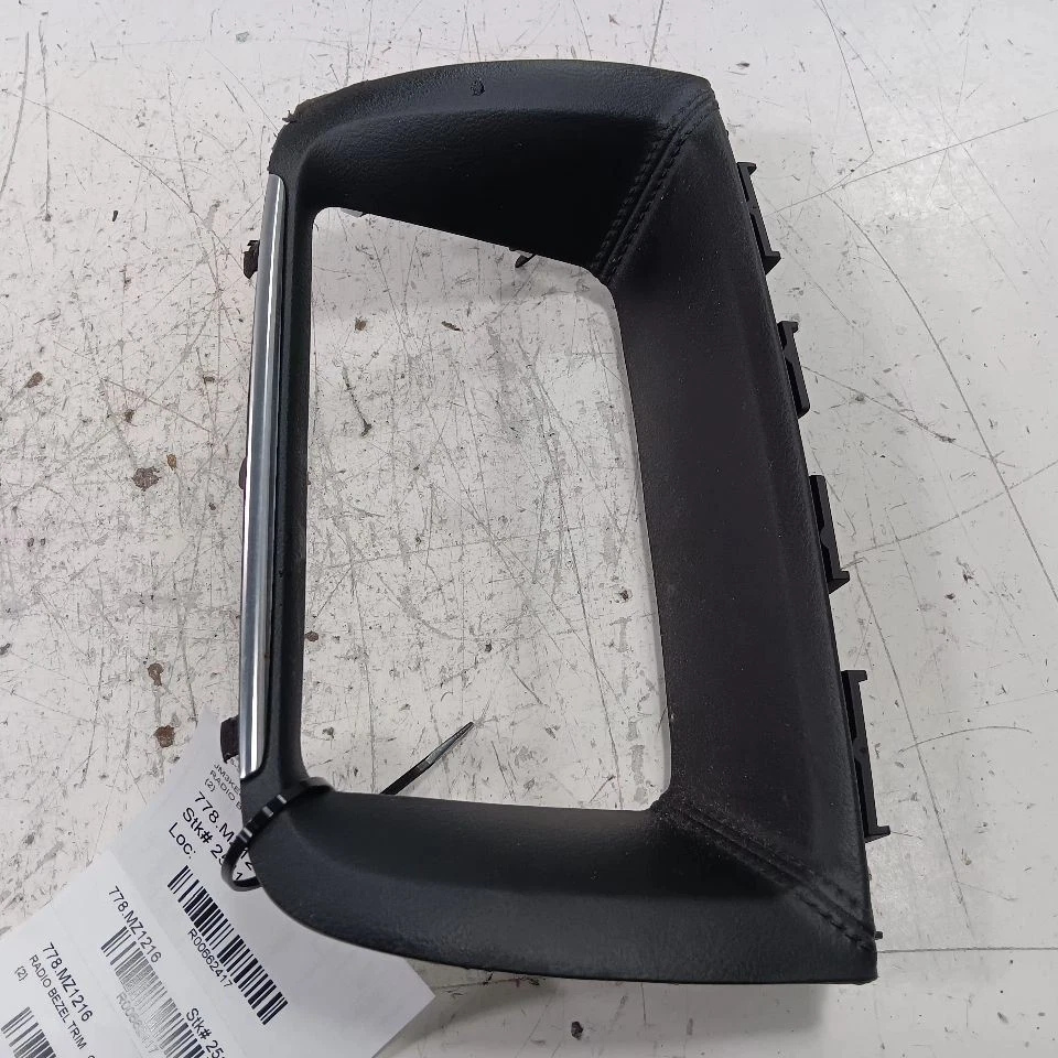 Tablero envolvente con bisel de radio Mazda CX-5 2013 2014 2015 2016 Foto 1 de 4