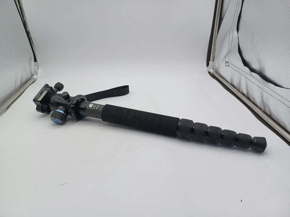 SIRUI 8X Carbon Fiber Monopod 6 sections P-326 - Image 1 of 4