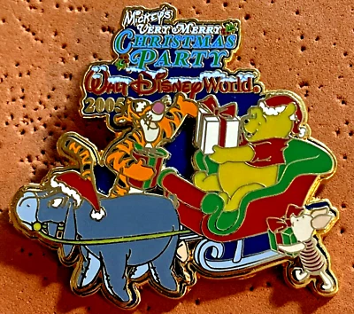 DISNEY MICKEYS VERY MERRY CHRISTMAS PARTY WINNIE THE POOH & FRIENDS LE 2000 PIN - Image 1 of 2