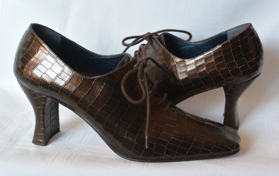 STUDIO DELMAN Brown Leather CROC Embossed Granny Tie Pump Heels STEAMPUNK 8.5 M  - Image 1 of 1
