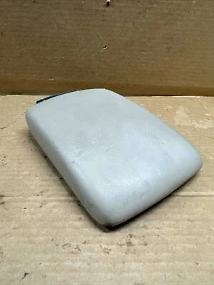 2006 2007 2008 2009 Legacy & Outback OEM Subaru reposabrazos central reposabrazos central Foto 1 de 4