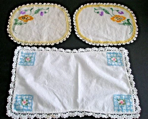 3 Vintage Table Placemats Blue Yellow Embroidered Tatting Flowers Floral - Picture 1 of 6