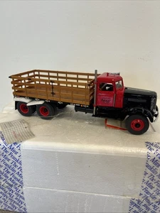Franklin Mint 1939 Peterbilt Stake Truck Red 1:32 Diecast w/ Original Box - Picture 1 of 7