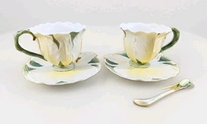 Pier 1 One Imports Ginger Lily Porzellan Deko Teetasse Untertasse & Löffel Set - Bild 1 von 4