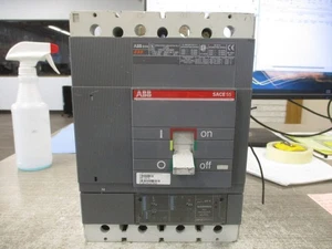 Disyuntor ABB SACE S5 S5N PR211 400A 600V 4P *Sin cables de acrobacias* Usado - Imagen 1 de 8