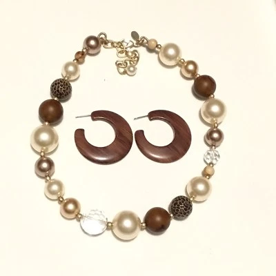 COOKIE LEE ~ Collar de cuentas mixtas de perlas de cristal de madera y pendientes de media luna de madera NUEVO Foto 1 de 4