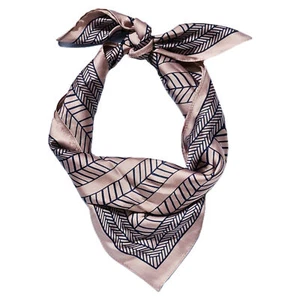 Pañuelo sedoso estampado geométrico Avenue Zoe en plata lavanda y negro - Imagen 1 de 3