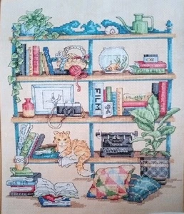 Punto de Cruz "ESTANTERÍAS ACOGEDORAS" patrón ~ gato, pez dorado, almohadas, plantas - Imagen 1 de 1