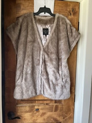 NEW! G.I.L.I. Faux Fur Cap Sleeve Vest Size 14 A284319 - Image 1 of 4