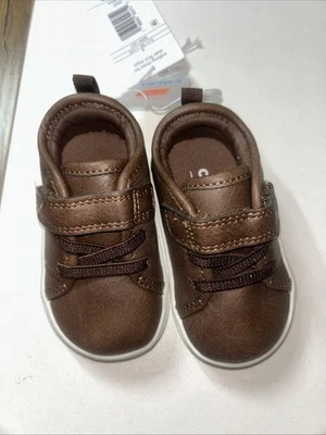 Zapatos para caminar infantiles Carters-talla 3 meses-marrón labio con cierre de gancho y bucle Foto 1 de 3