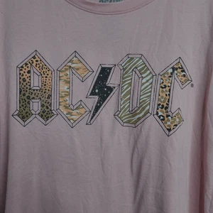 AC/DC Damen Gr. 3X Animal Print Grafik T-Shirt Pink Poly Rayon 1977 Tourdaten - Bild 1 von 7