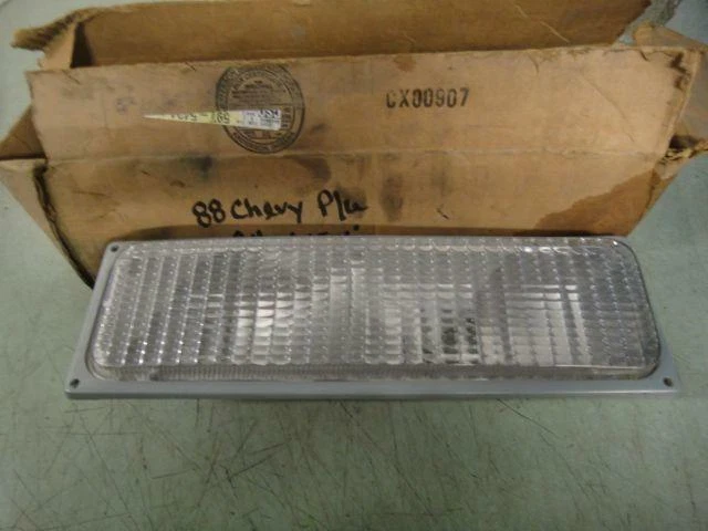 LUZ INTERMITENTE DELANTERA Lámpara CHEVY PICKUP 20 Derecha Derecha 83 84 85 86 87 88 Foto 1 de 2