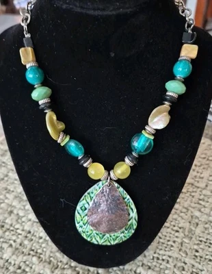 Collar Firmado Rubí Rd Declaración Concha Verde Tono Plata 18" Longitud Dije 2.5"  Foto 1 de 4