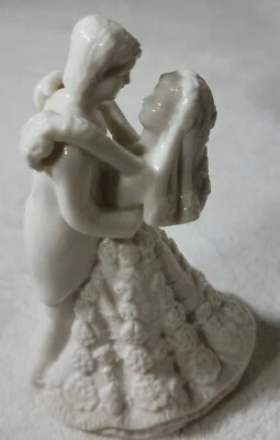 Decoración de pastel de boda de porcelana vintage romántica novia y novio bailando 5,5" (B2) Foto 1 de 4