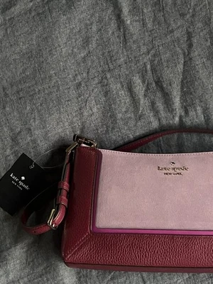 NUEVO SIN USAR Bolso de Hombro Kate Spade Gamuza Cuero Borgoña y Rosa Bolso de Mano Foto 1 de 4