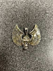 Collar de ala de calavera para hombre: colgante gótico de alas de ángel con cadena de metal armado de 18" - Imagen 1 de 10