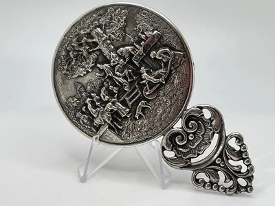 Espejo de mano vintage danés con placa de plata Repousse de Dinamarca Foto 1 de 4