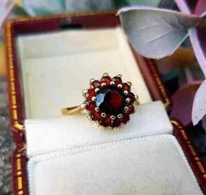 14K Gelbgold plattiert 2 kt runder Laborgefertigter Granat Blume Halo Verlobungsring - Bild 1 von 4
